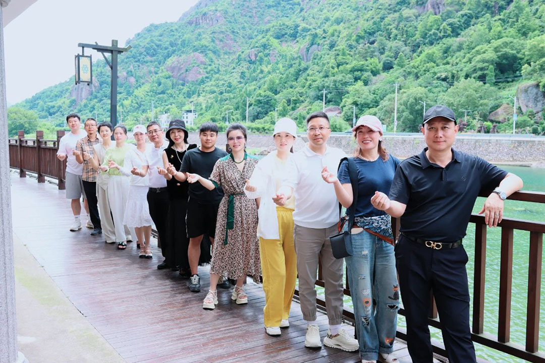 “激情夏日，踏浪仙溪”樂創(chuàng)會樂成一組開展主題團建活動